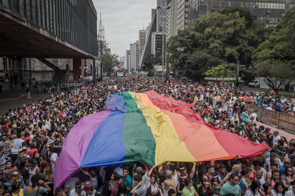 Na 19ª edição, Parada Gay tem menos movimento e muitas polêmicas