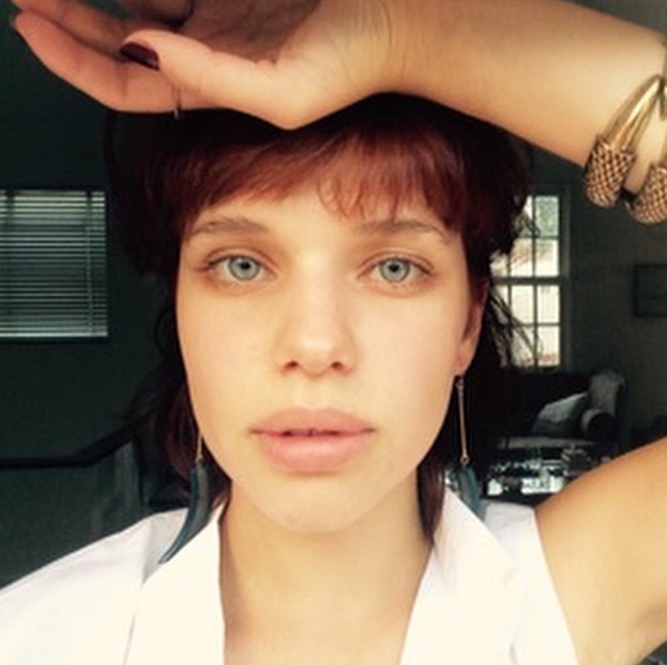 Bruna Linzmeyer lança revista com fotos nua