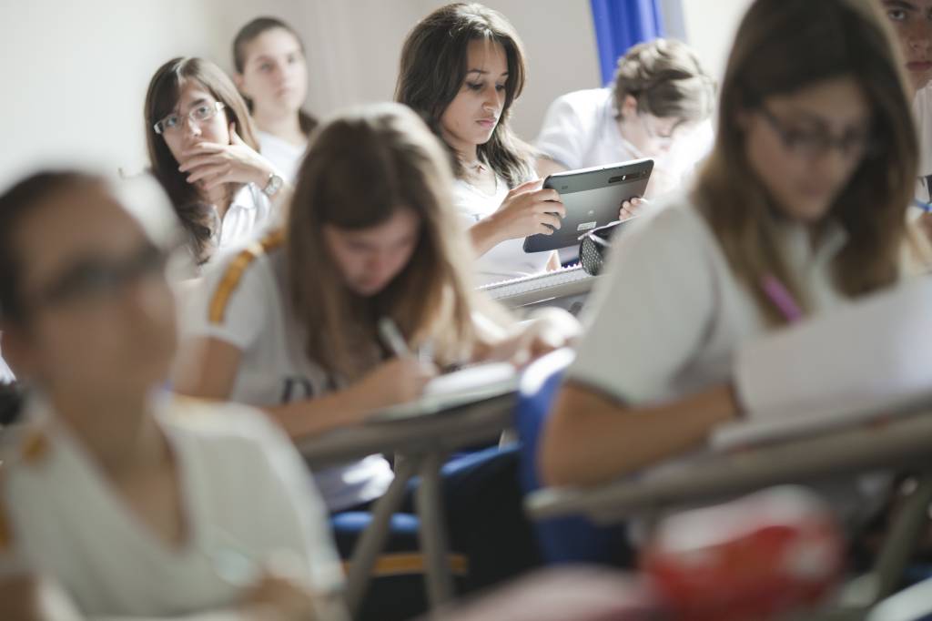 Alunos do ensino médio público vão escolher disciplinas em 2016