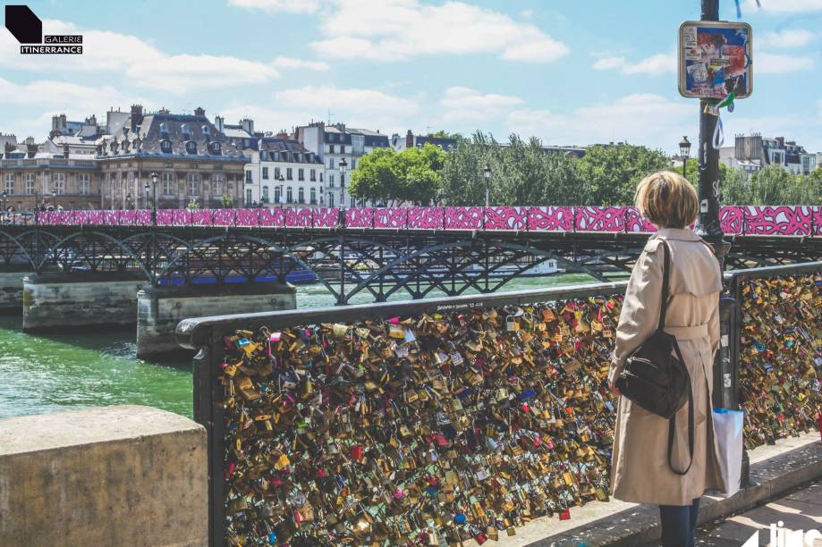 Promovida pela galeria francesa Itinerrance, exposi&ccedil;&atilde;o de arte de rua entra no lugar dos cadeados do amor da Pont des Arts, em Paris