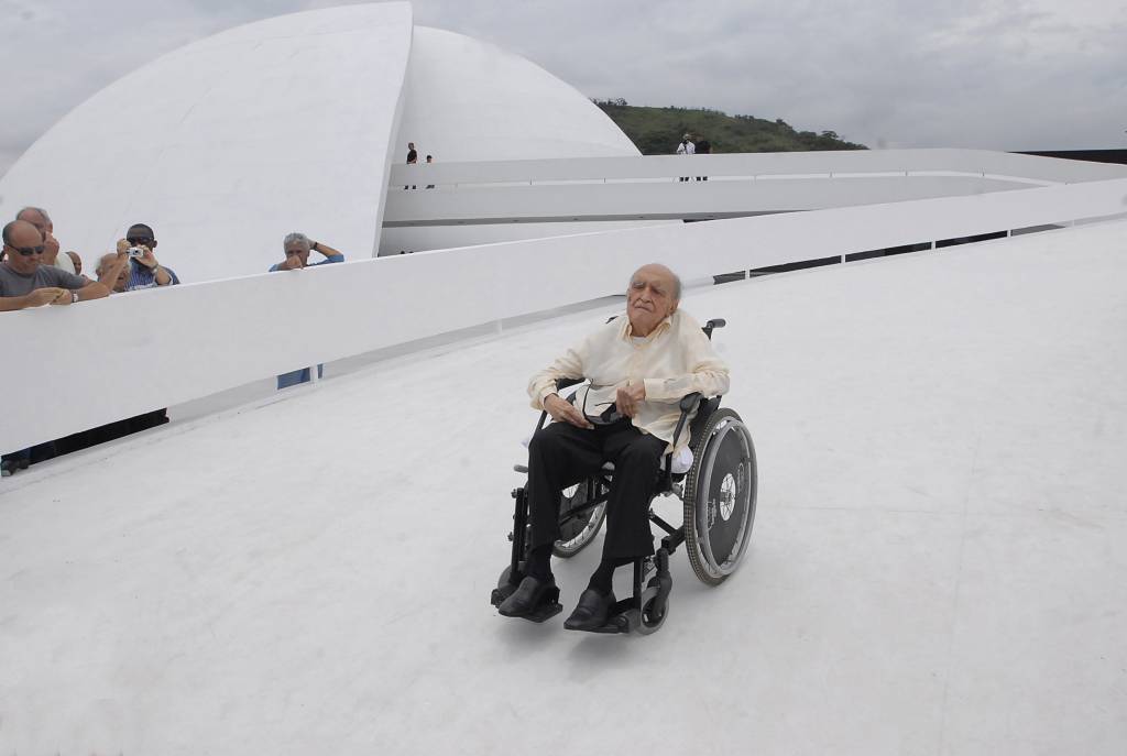 Oscar Niemeyer morre aos 104 anos
