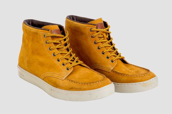 R$ 330,00 o par. T&ecirc;nis de camur&ccedil;a. Mr. Cat, Shopping JK Iguatemi, ☎ 3078-2703, www.mrcat.com.br.&nbsp;