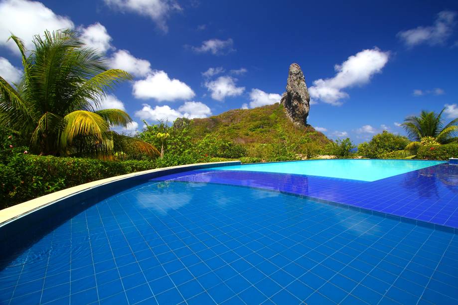 A piscina da Pousada Z&eacute; Maria: diante do morro do Pico