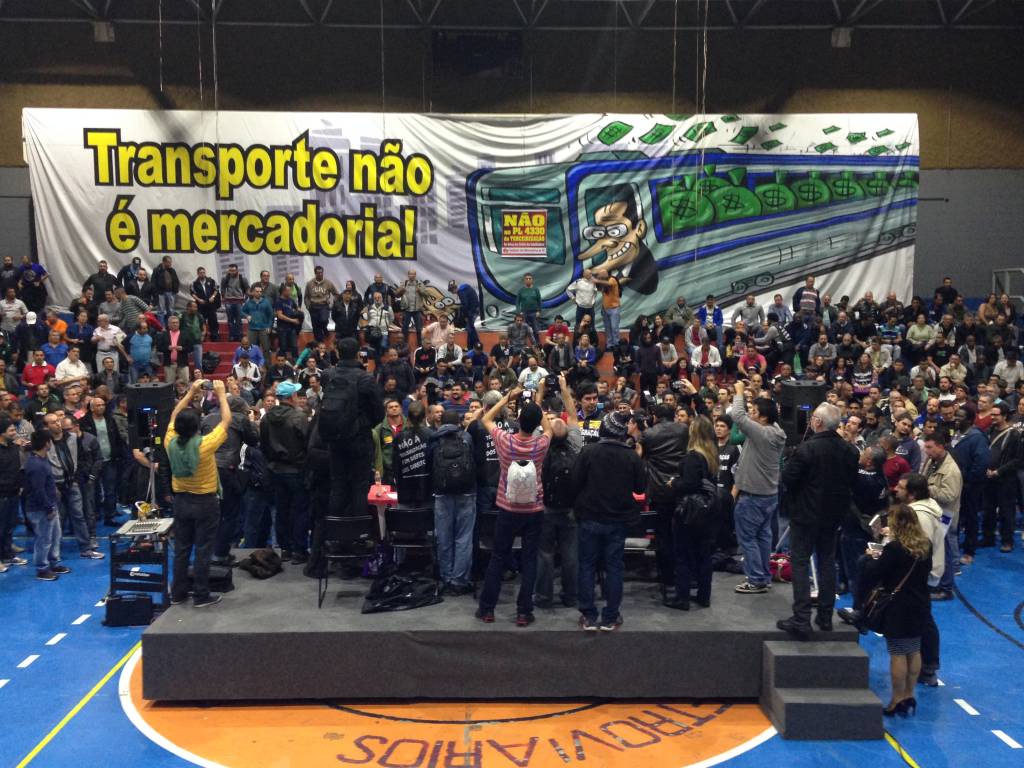Metroviários aceitam proposta e desistem de greve