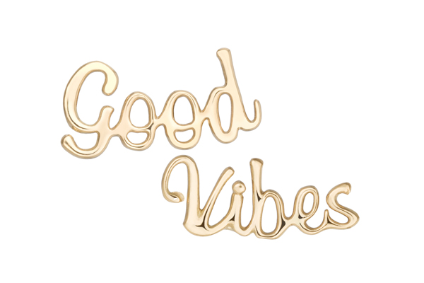Brincos "good vibes": R$ 1 120,00 o par Brincos "good vibes": R$ 1 120,00 o par