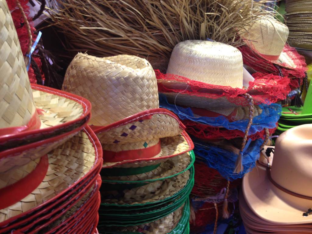 Porto das Festas e Fantasias: chap&eacute;us para todos os gostos de R$ 2,50 a R$ 10,00