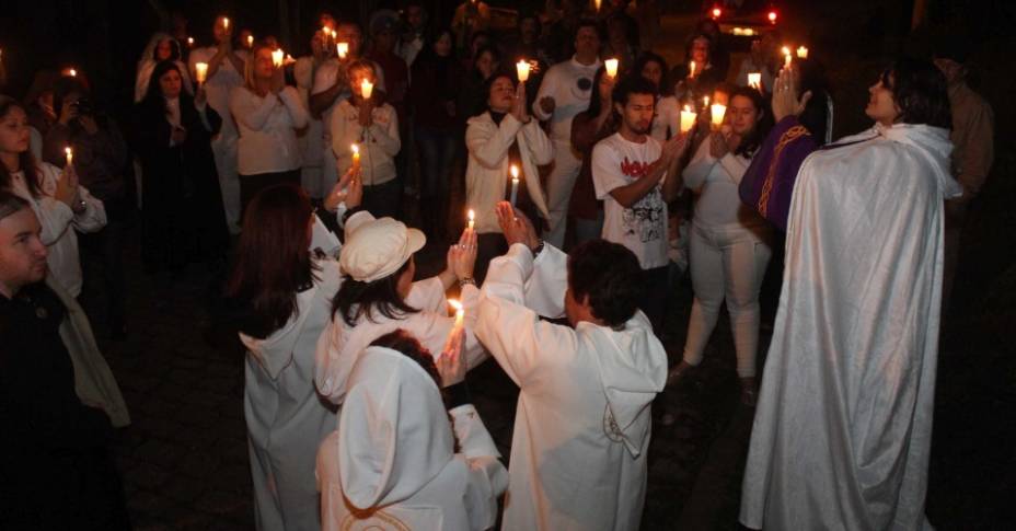 Prociss&atilde;o com velas