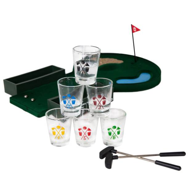 Jogo de golfe com copos de shots, R$ 135,90, da <a href="https://uatt.com.br/" rel="Uatt?" target="_blank">Uatt?</a>