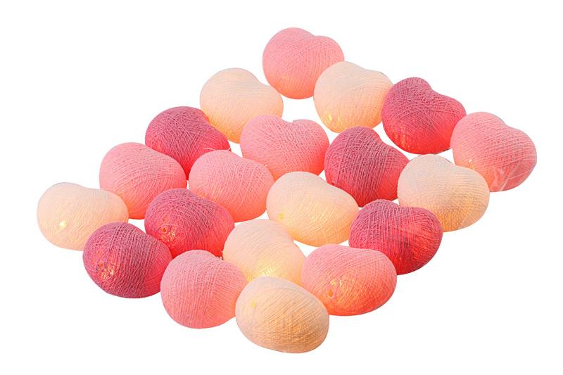 Cord&otilde;es com cora&ccedil;&otilde;es iluminados por dentro, R$ 165,00, da <a href="https://www.coisasdadoris.com.br/" rel="Coisas da Doris" target="_blank">Coisas da Doris</a>