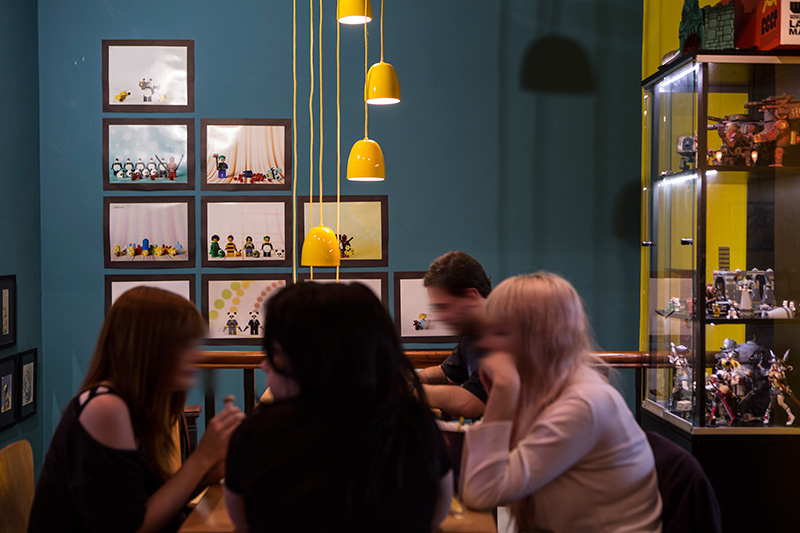 Com todo jeitão de quarto de adolescente: Gibi Cultura Geek é cheio de quadros com ilustrações divertidas Com todo jeitão de quarto de adolescente: Gibi Cultura Geek é cheio de quadros com ilustrações divertidas