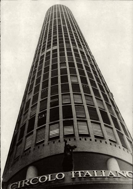 	A constru&ccedil;&atilde;o ,em 1968: o &iacute;cone da capital est&aacute; celebrando cinquenta anos dehist&oacute;ria