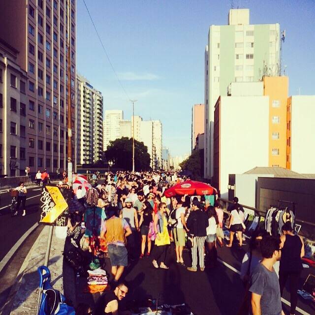 Mercado das Pulgas agita o Minhocão neste domingo