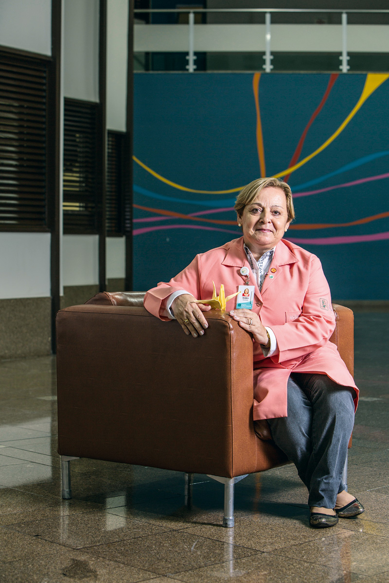 Dona de casa é voluntária em hospitais da capital