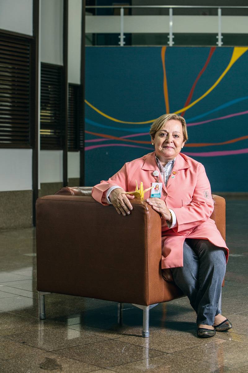 Dona de casa é voluntária em hospitais da capital