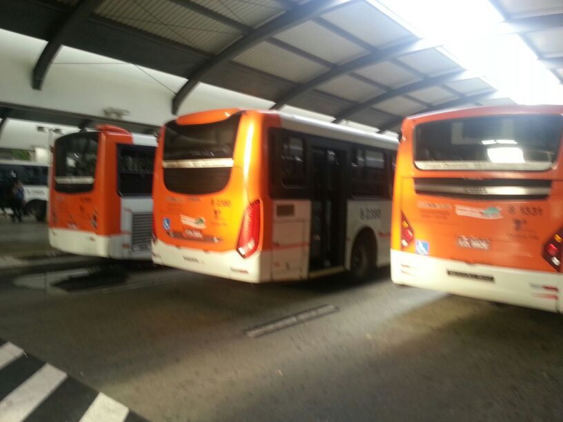 Motoristas de ônibus aceitam proposta e descartam greve