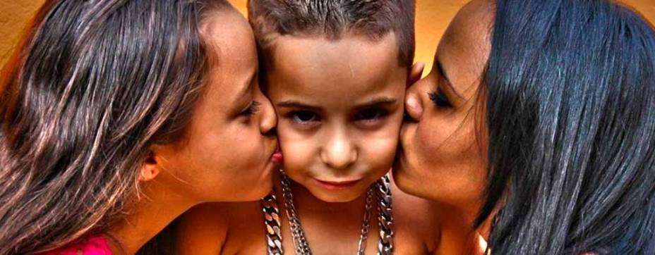 Com 6 anos, MC Vil&atilde;ozin quer ser o novo astro do funk ousadia