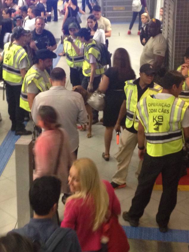 Movimentação causou surpresa entre os passageiros do Metrô Movimentação causou surpresa entre os passageiros do Metrô