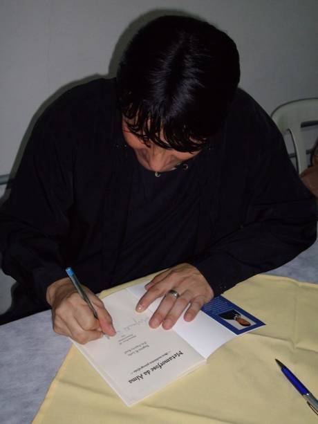 A obra teve uma tiragem de 2 000 exemplares e vendeu aproximadamente 500 unidades em dois meses A obra teve uma tiragem de 2 000 exemplares e vendeu aproximadamente 500 unidades em dois meses