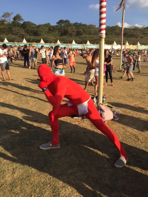 Tem at&eacute; fantasia de super-her&oacute;i