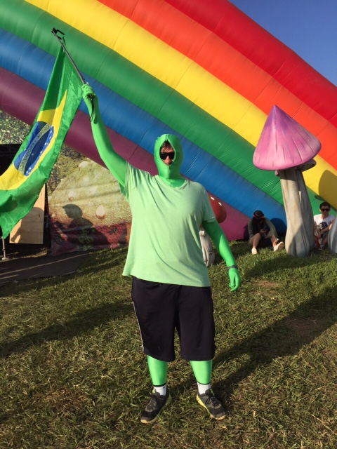 P&uacute;blico no&nbsp;Tomorrowland aposta em fantasias e adere&ccedil;os para curtir a festa em Itu