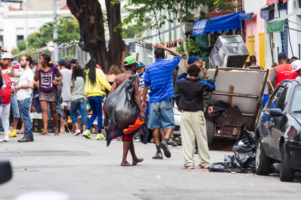 Guarda Civil bloqueia ruas da Cracolândia