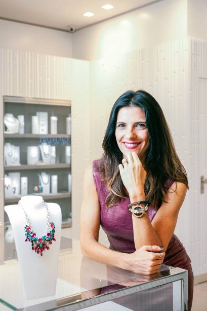 	Carla Assump&ccedil;&atilde;o, diretora-geral de varejo da Swarovski. Essa ser&aacute; a d&eacute;cima loja na cidade e a maior da marca, com 70 metros quadrados