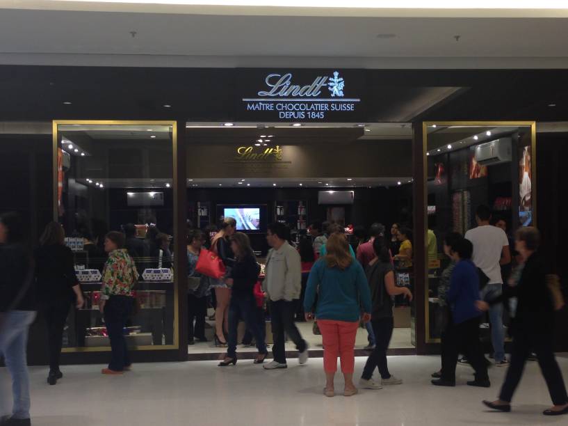 A loja de chocolates Lindt atraiu muitos consumidores&nbsp;