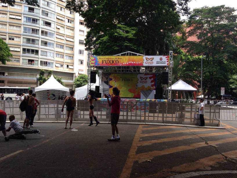 Voltado ao p&uacute;blico LGBT, Bloco Fuxico sai &agrave;s 18h do Largo do Arouche