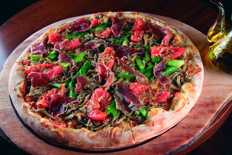 No cardápio da 1900: a pizza de berinjela, tomate, mussarela de búfala e azeitonas preta e verde No cardápio da 1900: a pizza de berinjela, tomate, mussarela de búfala e azeitonas preta e verde