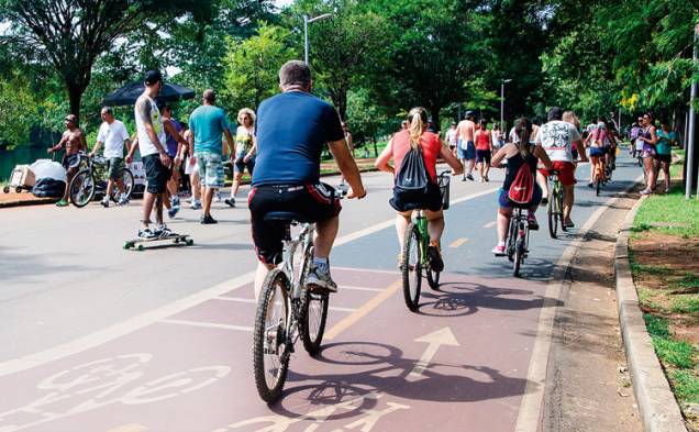 Parque do Ibirapuera: o calor estimula a prática de esportes Parque do Ibirapuera: o calor estimula a prática de esportes