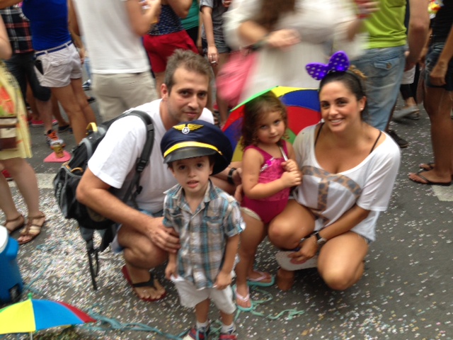 Os pais de Bruna e Giuseppe, Maurício e Cris Oliveira foram curtir os bloquinhos Os pais de Bruna e Giuseppe, Maurício e Cris Oliveira foram curtir os bloquinhos