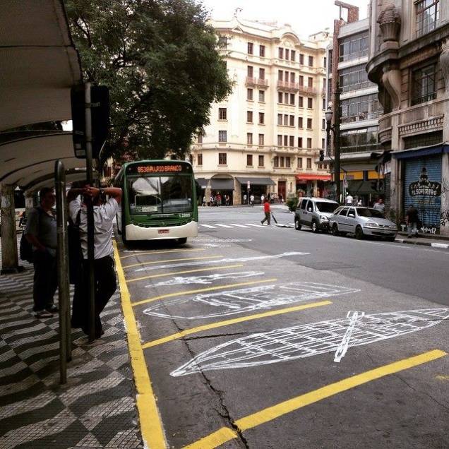 O estacionamento fantasma ocupa terminal de ônibus onde árvores foram cortadas O estacionamento fantasma ocupa terminal de ônibus onde árvores foram cortadas