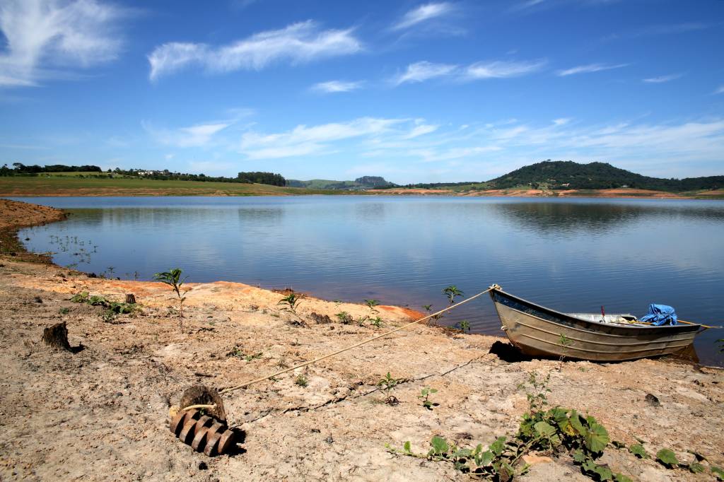 Mesmo sem chuvas, nível do Cantareira permanece estável