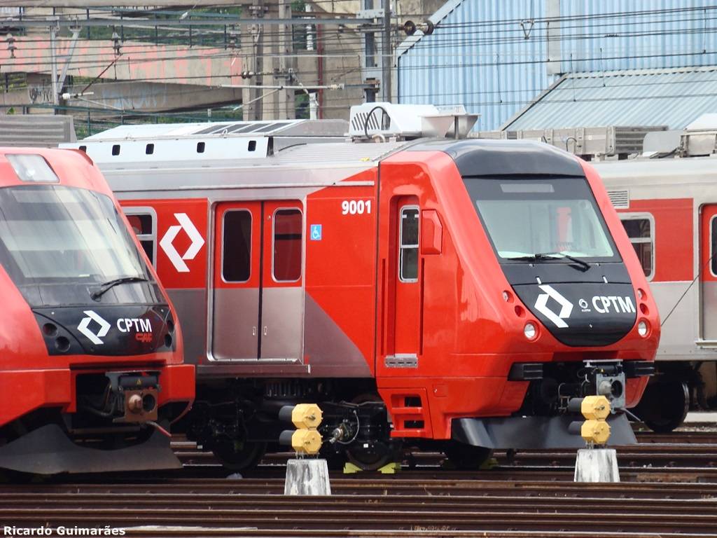 Acidente com caminhão provoca lentidão na Linha 12-Safira da CPTM
