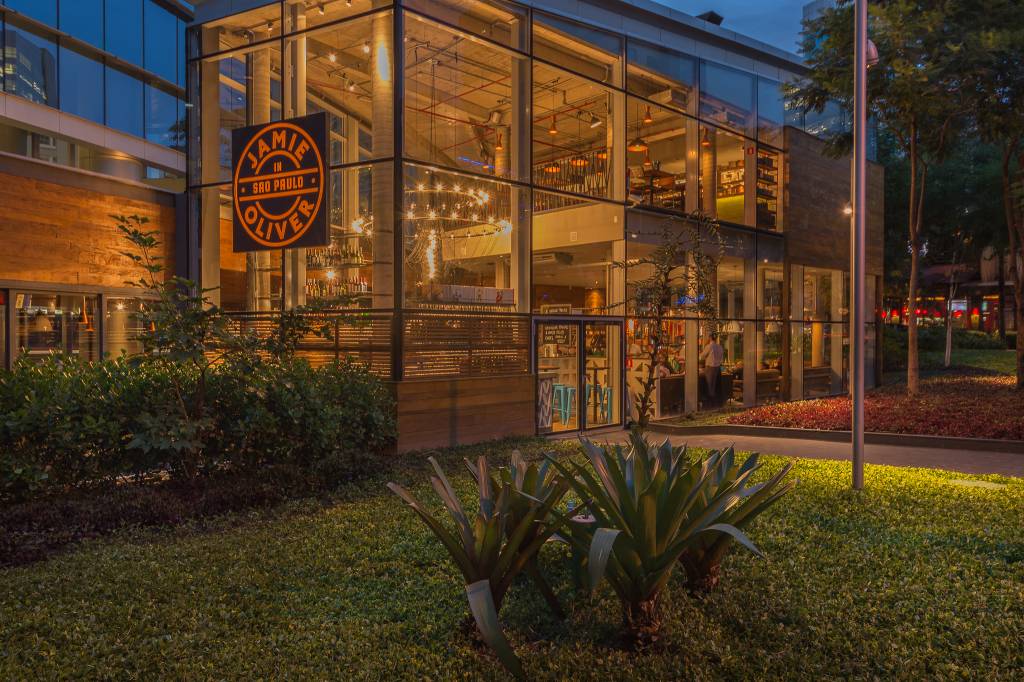 “O lugar mais me pareceu um fast food”, diz blogueira “barrada” em restaurante de Jamie Oliver