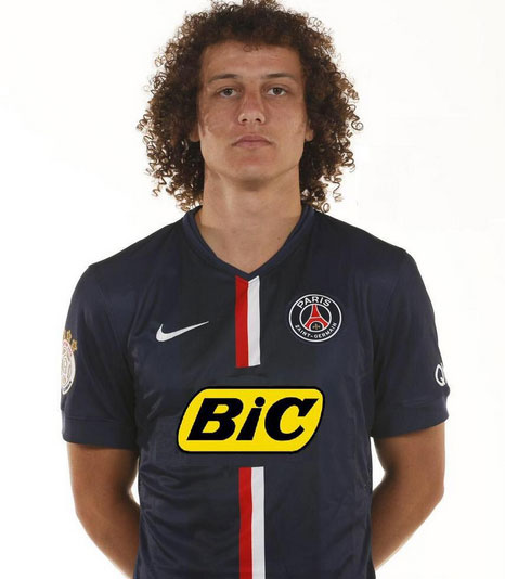 Internautas brincam com as “canetas” em David Luiz Internautas brincam com as “canetas” em David Luiz