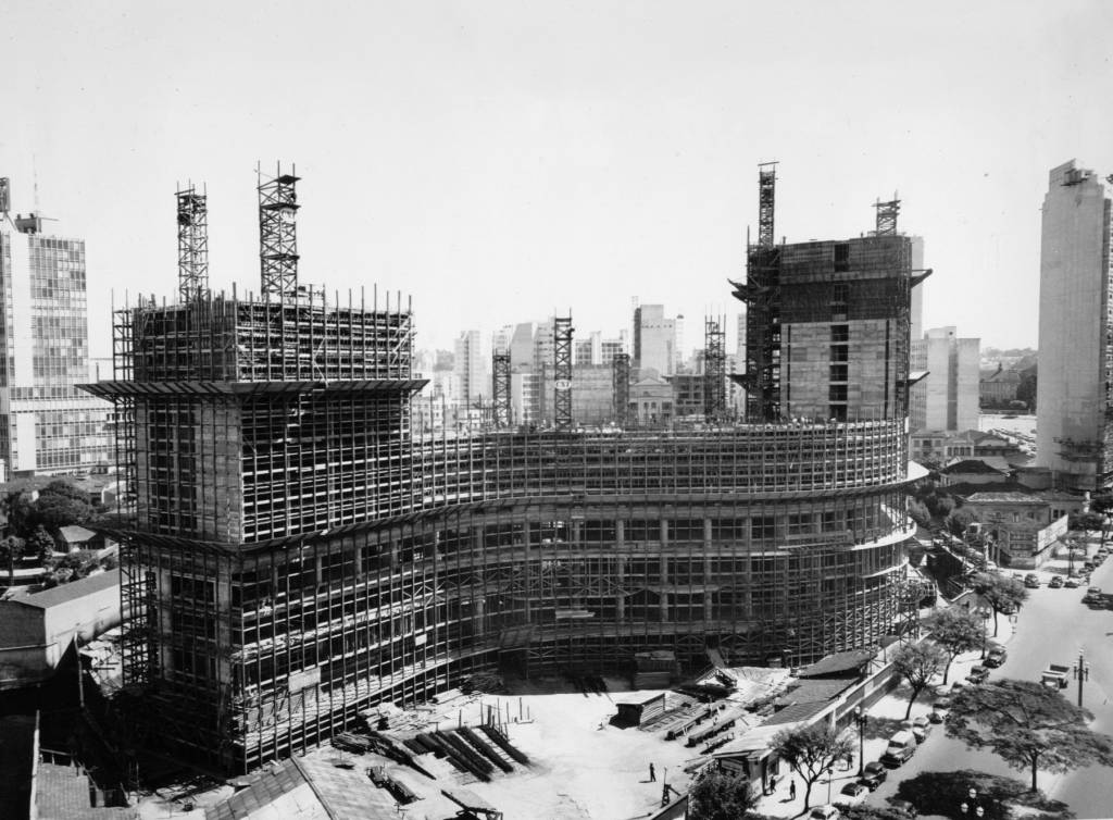 	Copan: foto da constru&ccedil;&atilde;o do edif&iacute;cio na d&eacute;cada de 1950