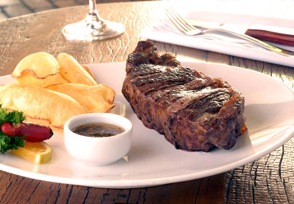 Blú Bistrô e Dibaco oferecem garrafa de vinho como cortesia
