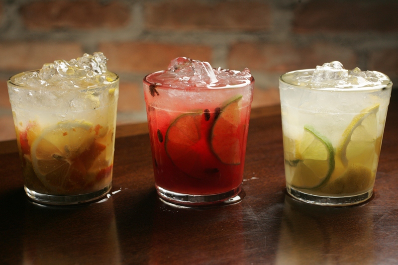 2-caipirinhas-de-caju-com-limao-siciliano-melancia-e-limao-e-tres-limoes.jpeg