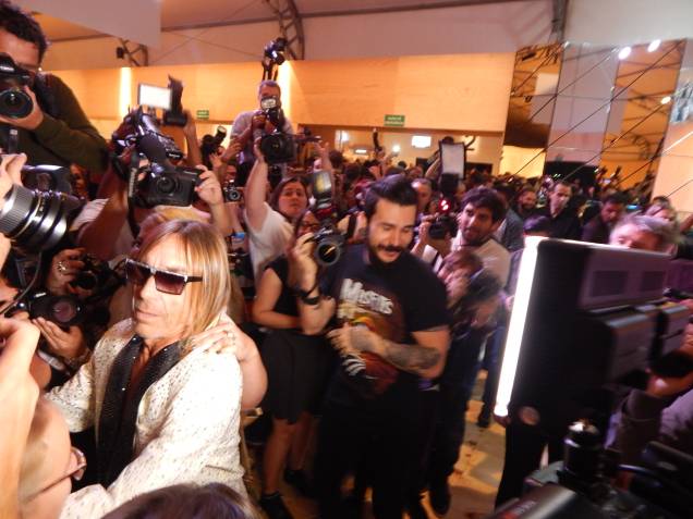 O cantor, ex-líder da banda punk The Stooges, foi a atração do dia na SPFW O cantor, ex-líder da banda punk The Stooges, foi a atração do dia na SPFW