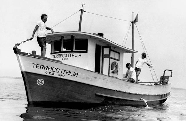 	Terra&ccedil;o It&aacute;lia: por alguns meses, o Terra&ccedil;o manteve um barco em Santos para pescar pr&oacute;prios peixes