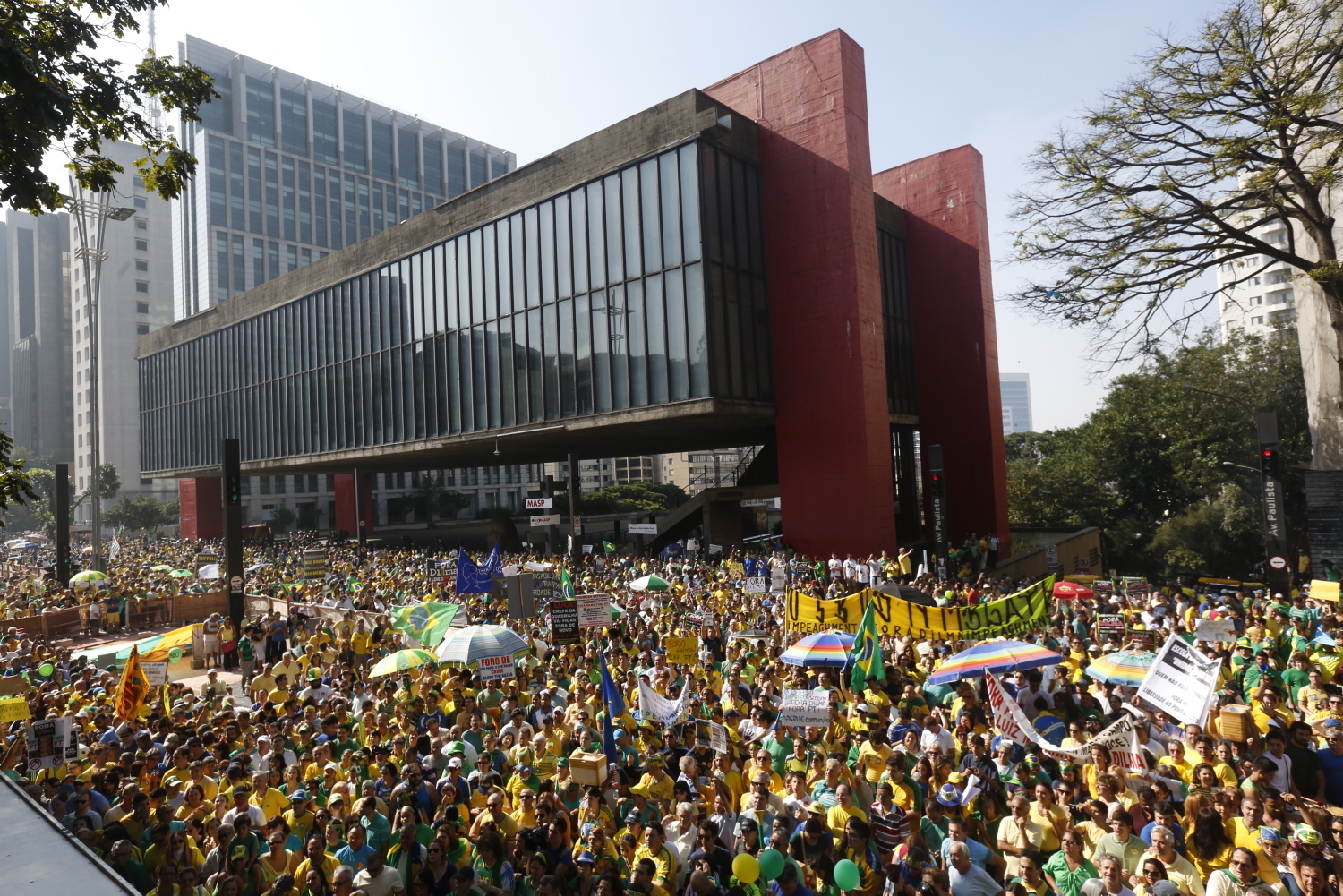 Ato contra a presidente Dilma Rousseff teve como principal ponto de aglomera&ccedil;&atilde;o a &aacute;rea em frente ao Masp