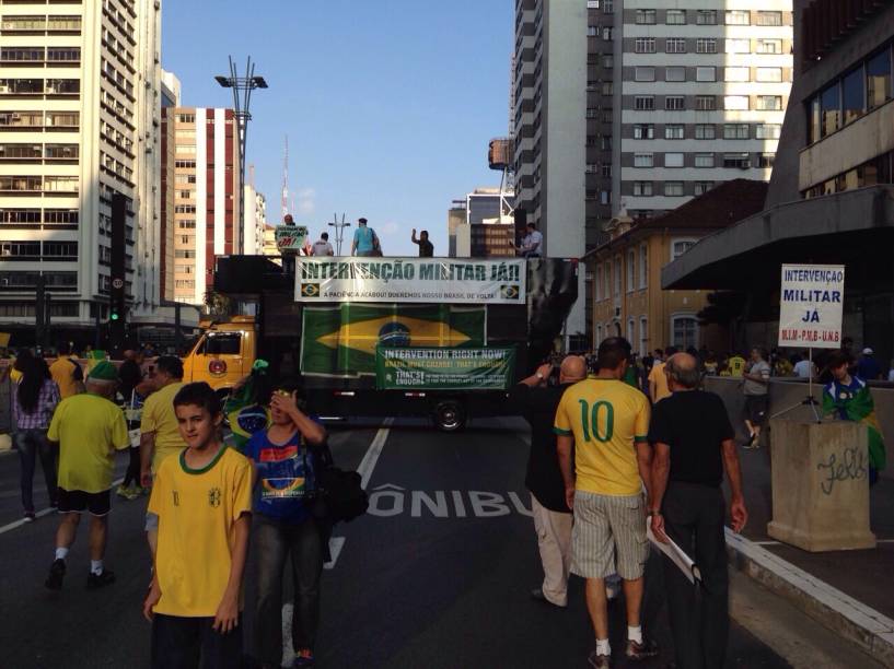 	Grupo que pede interven&ccedil;&atilde;o militar marcou presen&ccedil;a na manifesta&ccedil;&atilde;o na Avenida Paulista