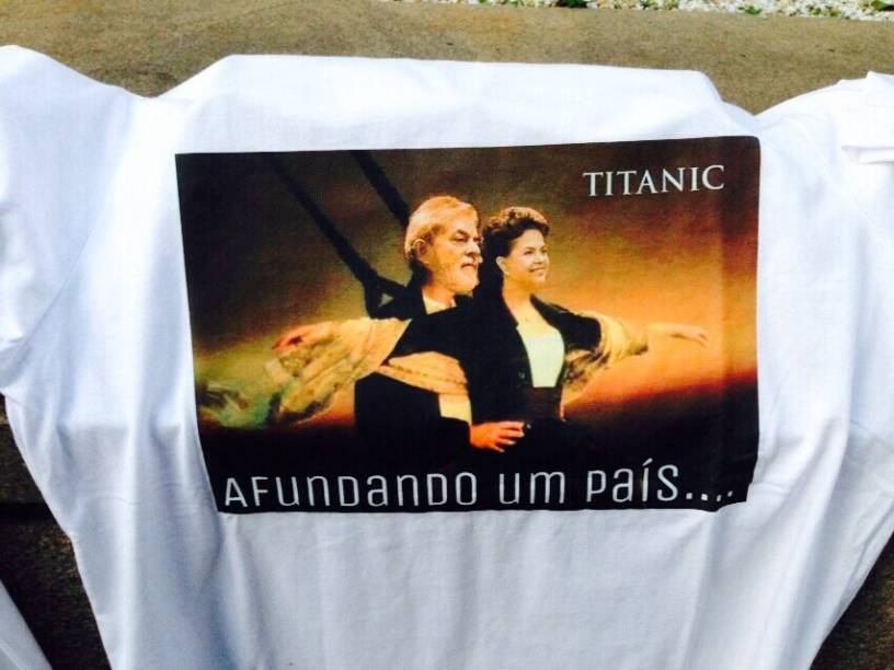 	Lula e Dilma juntos em imagem que faz uma par&oacute;dio com cena cl&aacute;ssica do filme Titanic.&nbsp;