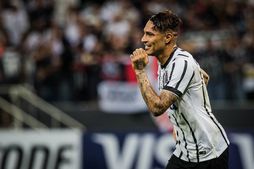 Atacante do Corinthians é internado com suspeita de dengue