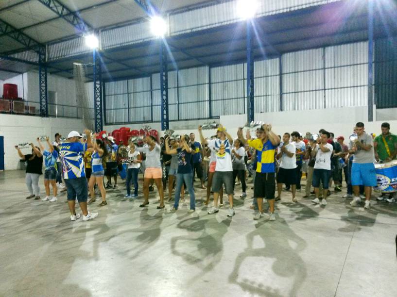 Águia de Ouro: quadra da escola fica na Av. Presidente Castelo Branco, 7683 Águia de Ouro: quadra da escola fica na Av. Presidente Castelo Branco, 7683