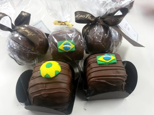 Amor aos Pedaços: pães de mel e bolas recheadas são novidades para a Copa do Mundo Amor aos Pedaços: pães de mel e bolas recheadas são novidades para a Copa do Mundo