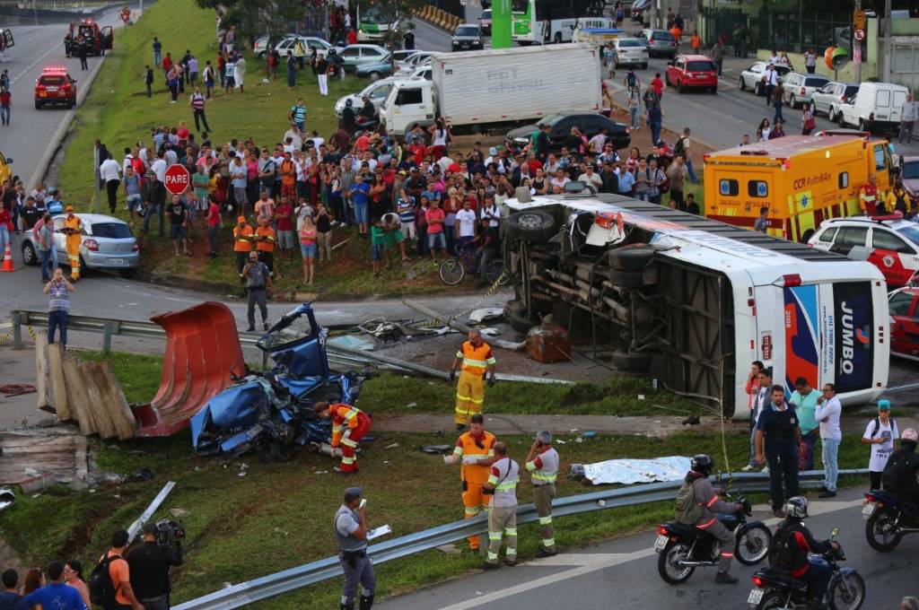 Acidente na Anhanguera mata uma pessoa e deixa cinco feridos