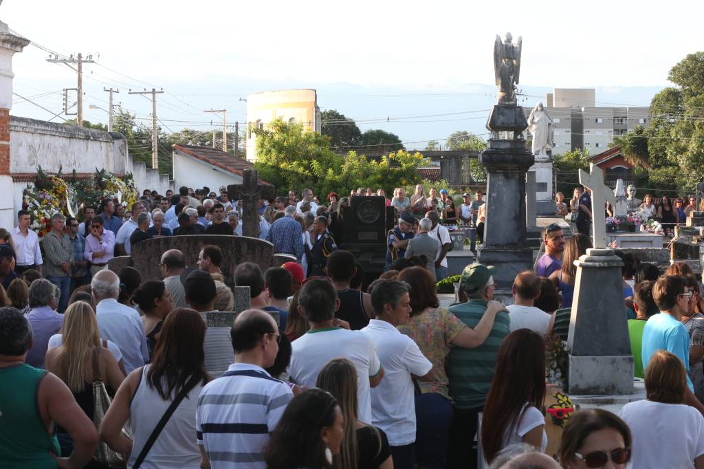 Corpo de Thomaz Alckmin é enterrado em Pindamonhangaba