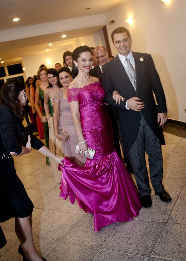 Lu Alckmin acompanha o filho mais novo, Thomaz, no dia de seu casamento Lu Alckmin acompanha o filho mais novo, Thomaz, no dia de seu casamento